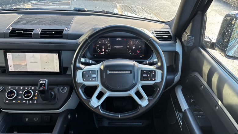 Land Rover Defender 3.0 D300 X-Dynamic HSE 110 5dr Auto Diesel Estate